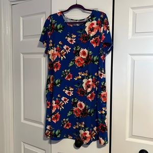 3X short sleeve blue floral dress with pockets like new - soft comfy material